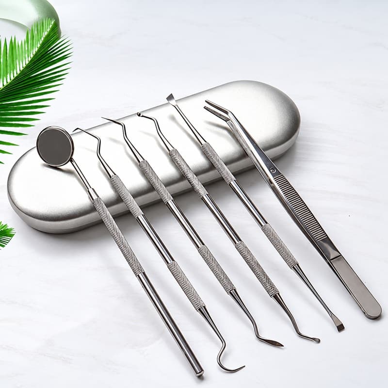 không tự ý sử dụng dụng cụ tại nhà lấy cao răng