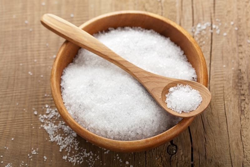 lấy cao răng tại nhà bằng muối