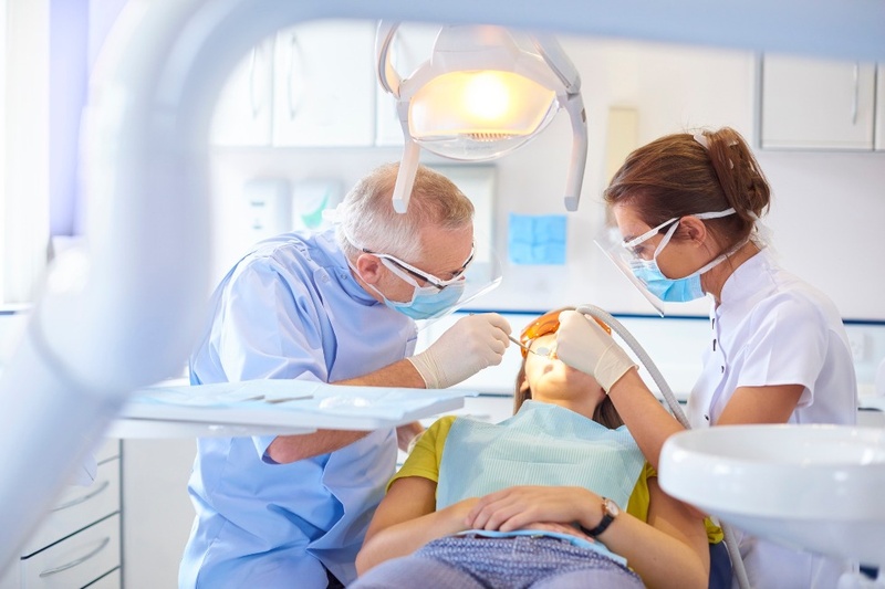 Thăm khám bác sĩ sớm ngay khi phát hiện Implant có những dấu hiệu bất thường