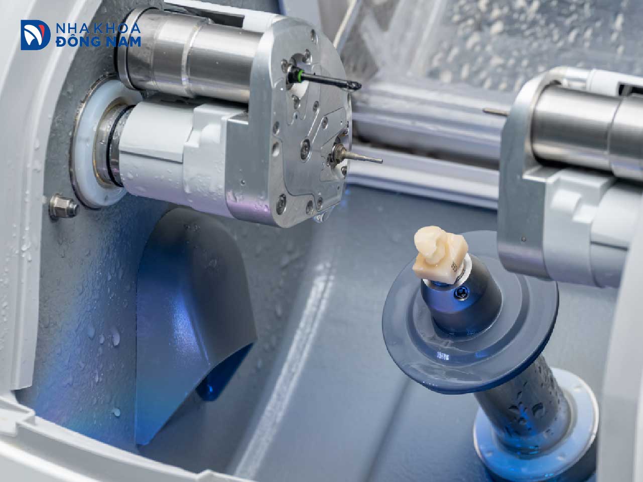 Máy CAD/CAM cắt phôi sứ chế tác mão răng